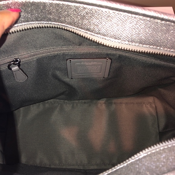 ‼️LAST ONE‼️COACH💝 CITY ZIP TOTE METALLIC SILVER - Picture 6 of 6